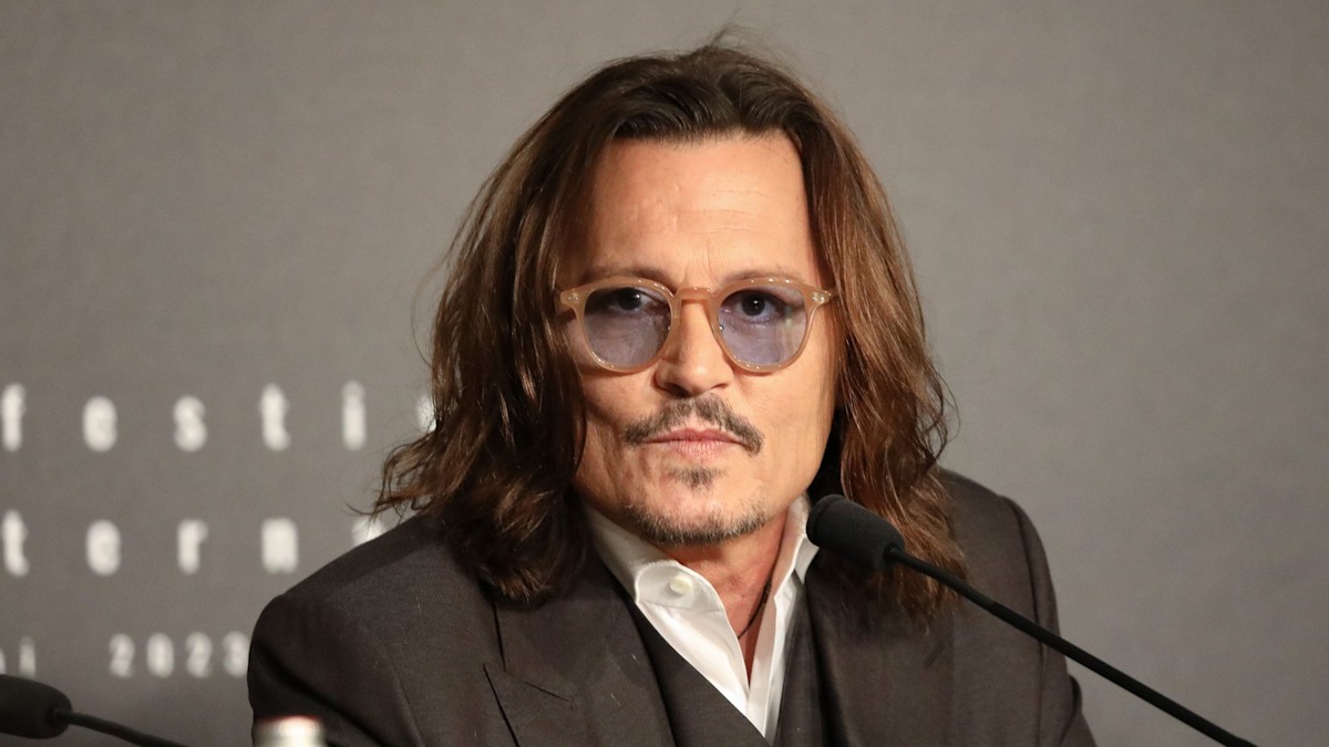 Johnny Depp's return after ankle fracture – exact date revealed as bandmates show support