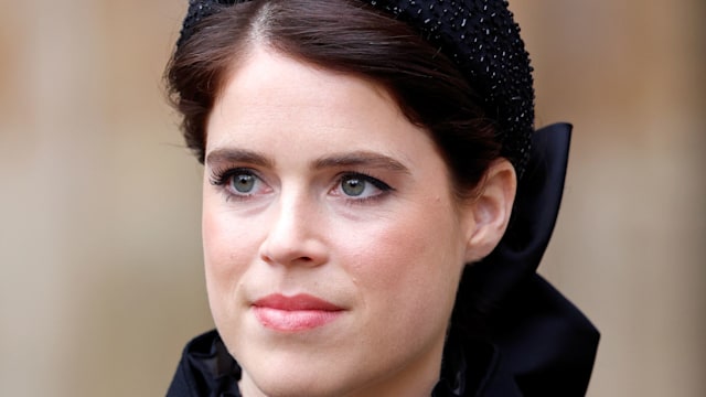  Princess Eugenie in black headband