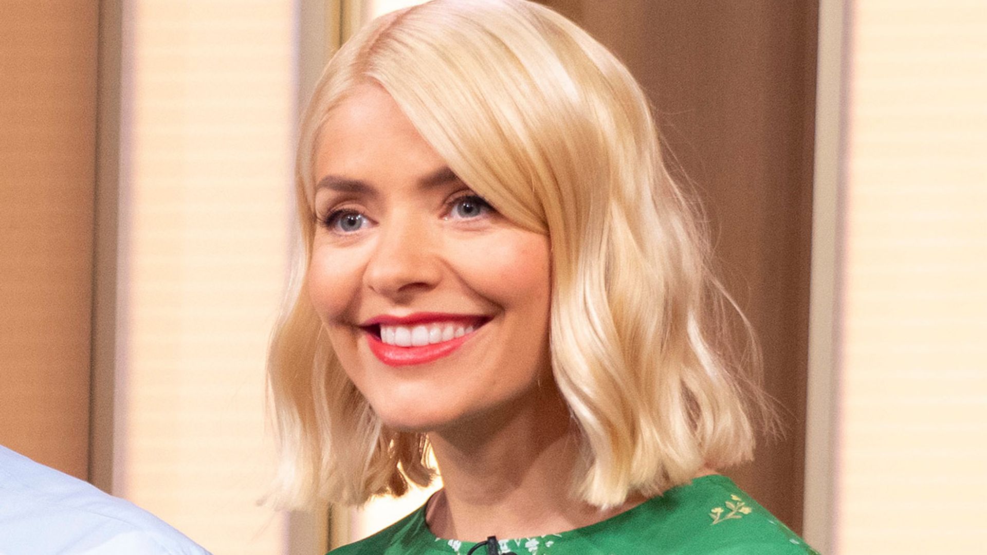 holly willoughby green dress this mornning