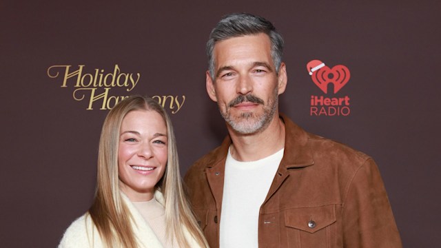 LeAnn RImes in a cream dress with Eddie Cibrian in a brown jacket and black trousers