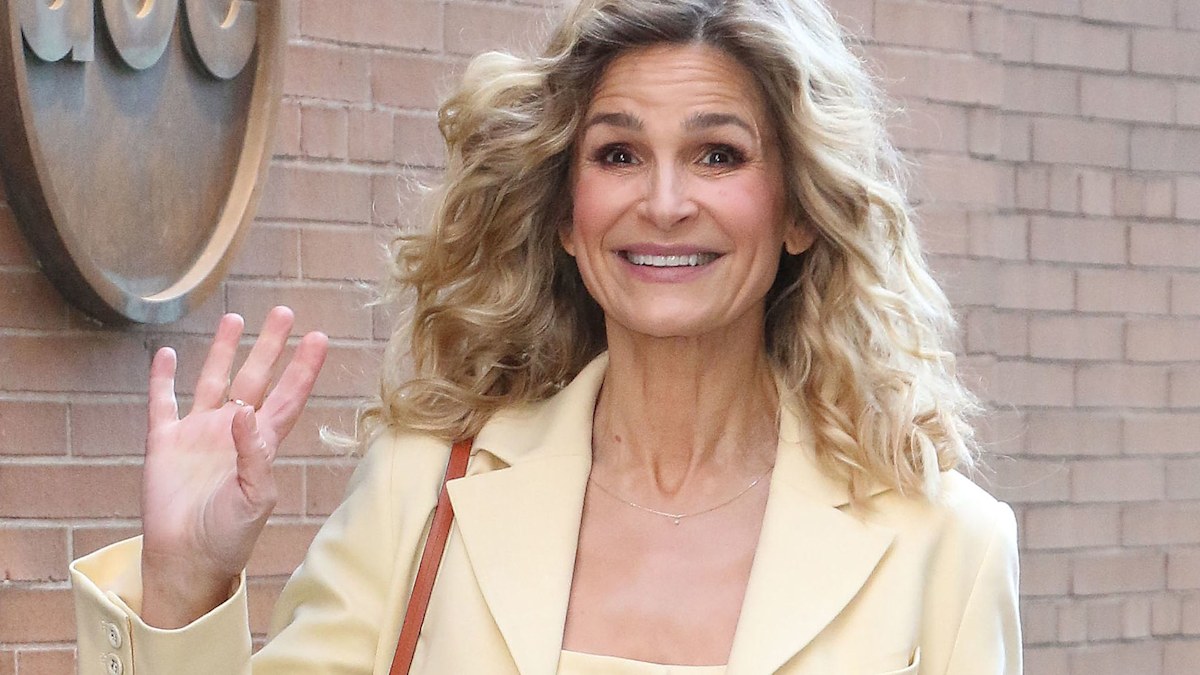 Kyra Sedgwick looks unrecognizable in throwback childhood photo – fans are obsessed