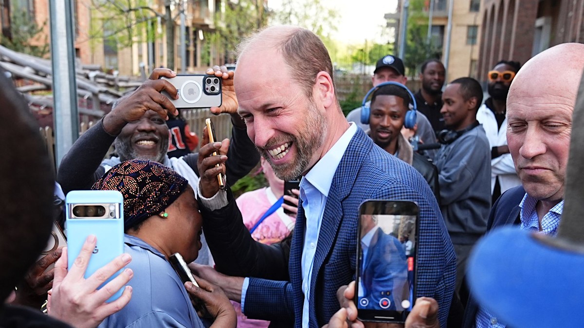 Prince William mobbed by fans as he returns to royal duties after family break - watch