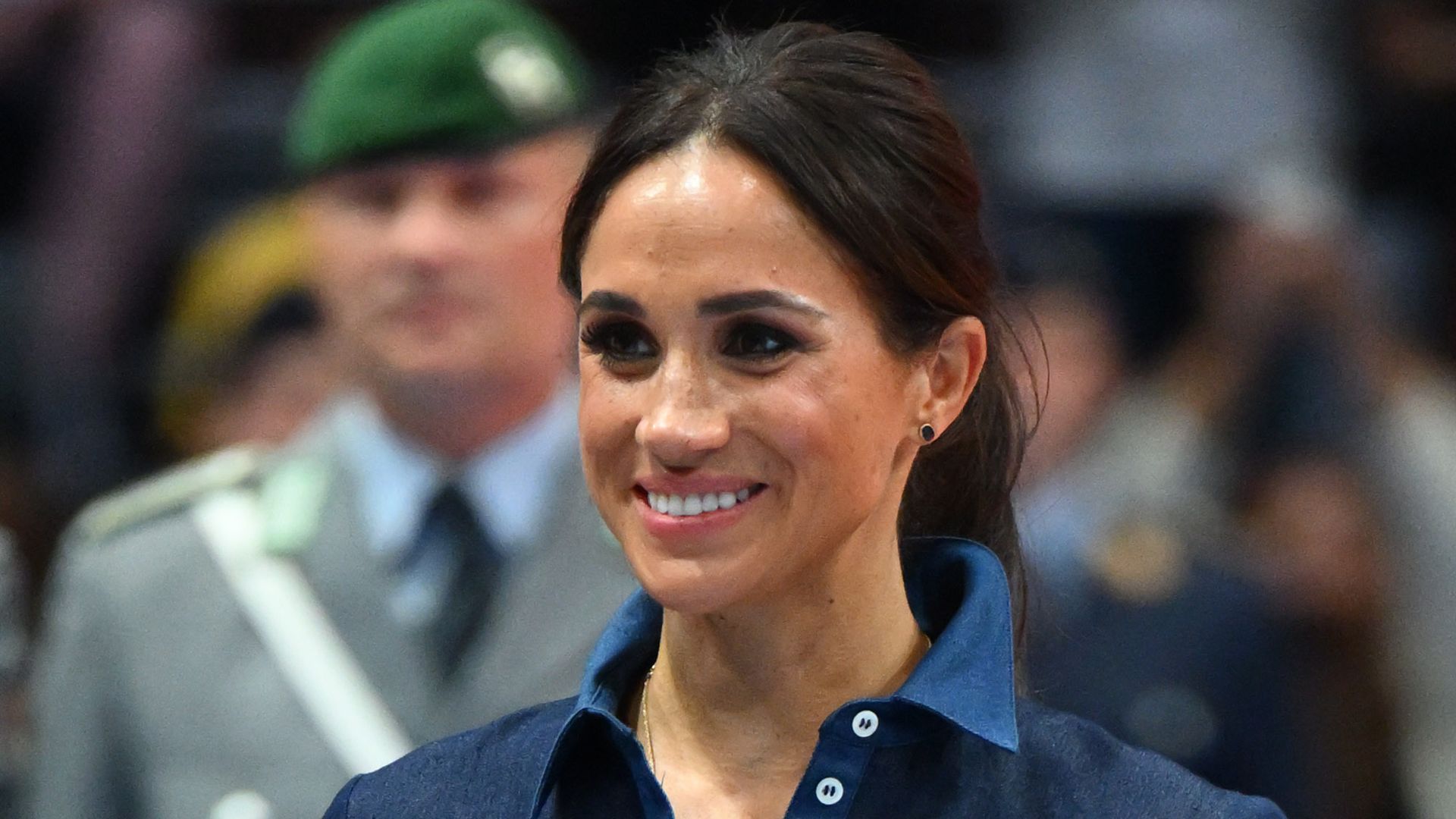 Meghan Markle in blue outfit