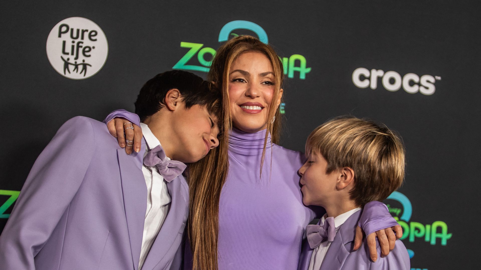 Shakira talks 'older sister' bond with lookalike sons — watch