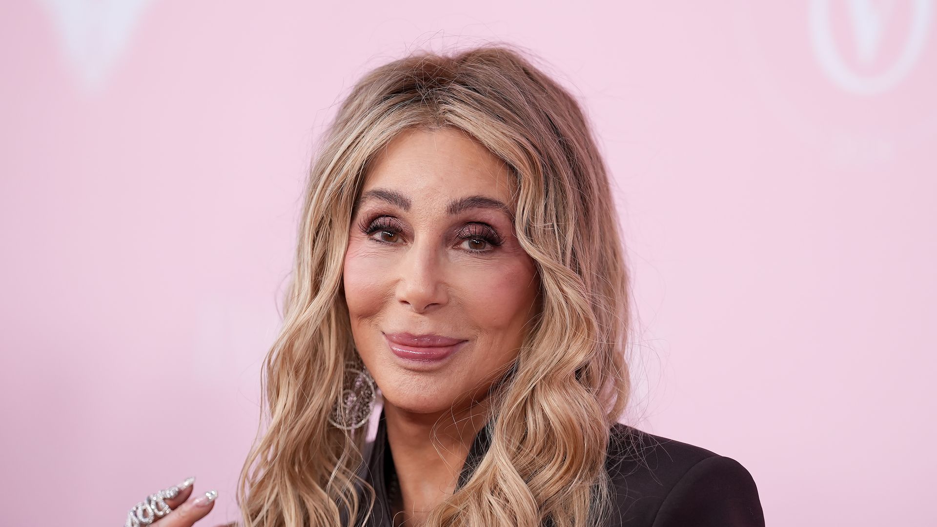 Cher’s incredible hair transformation wows fans in latest outing