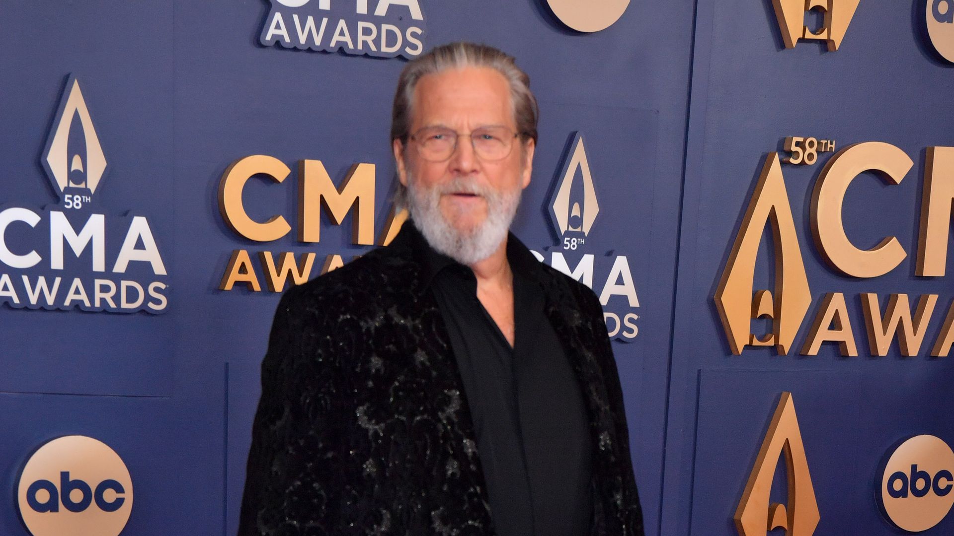 Jeff Bridges makes major mistake as he announces CMA Awards winner