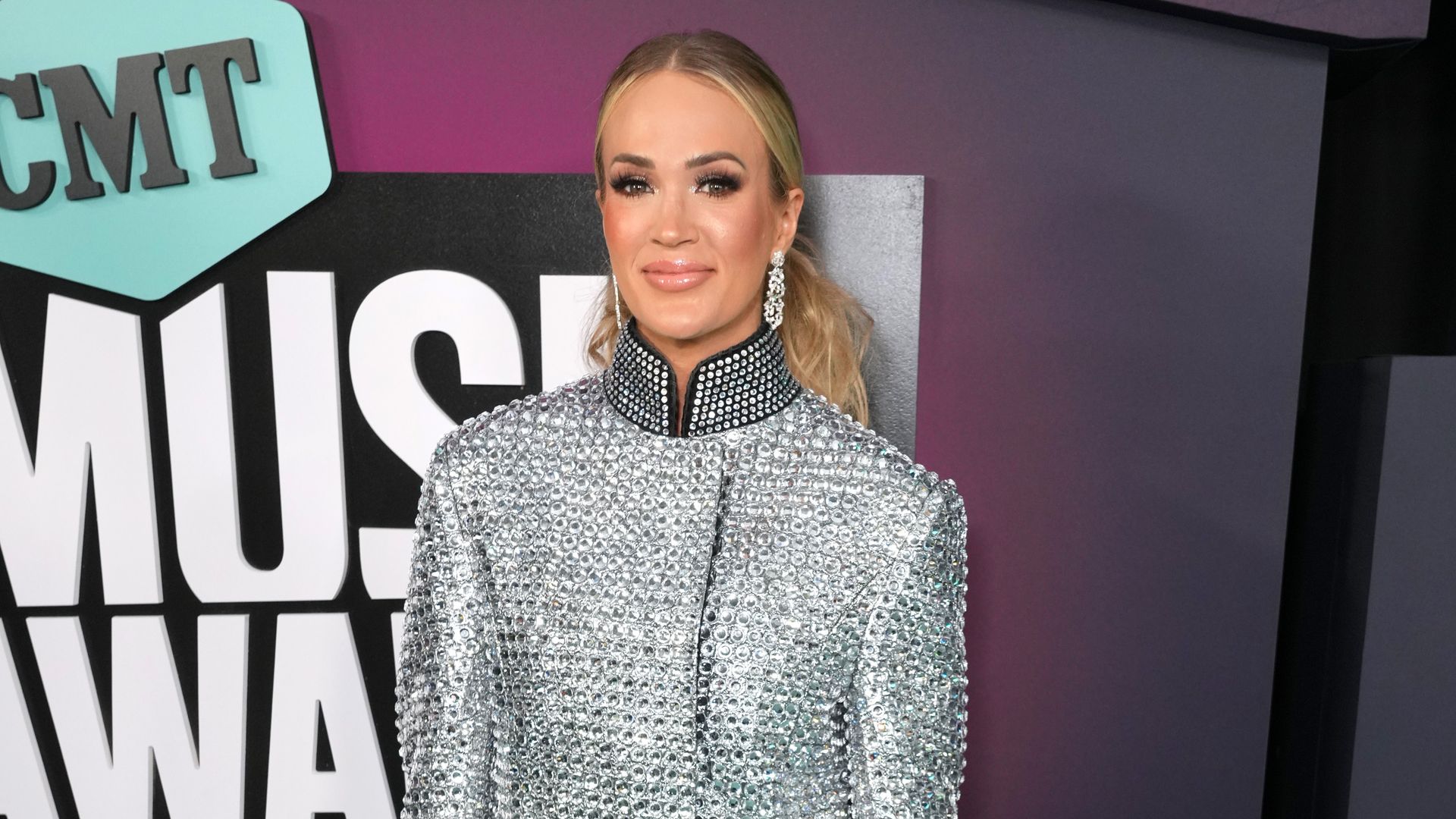 Carrie Underwood Shows Off Extremely Toned Legs in Sparkly Rhinestone  Outfit, Parade