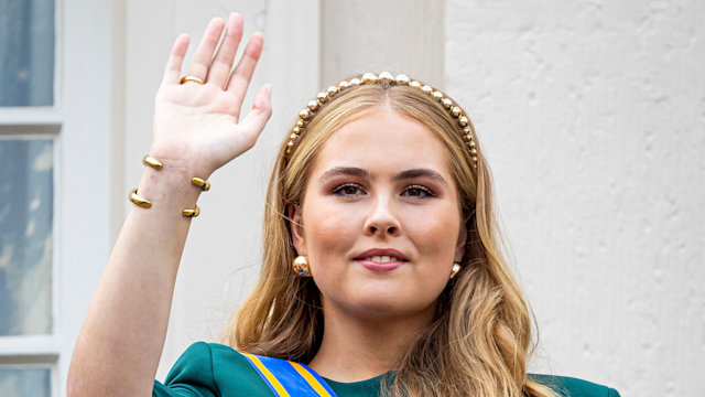 Princess Catharina-Amalia waving