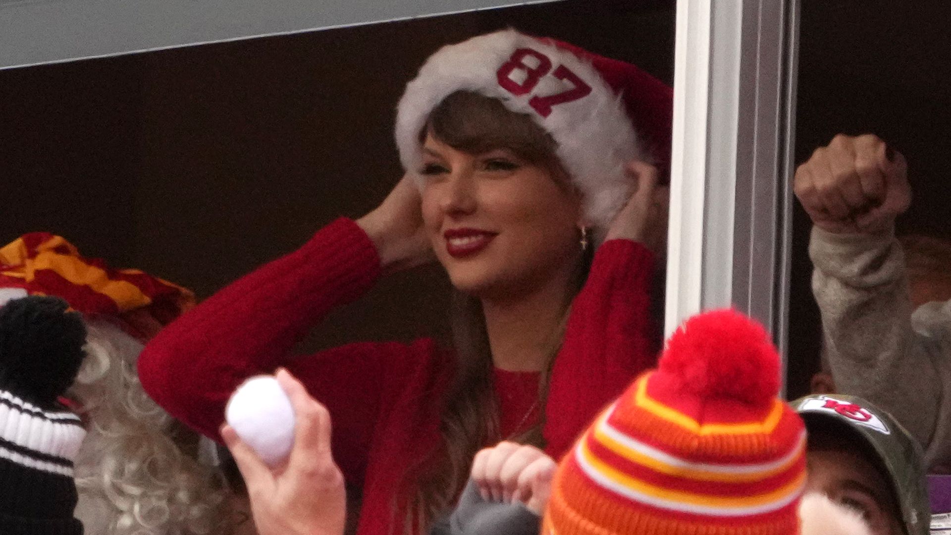 Taylor Swift in a suite during the first half of an NFL football game between the Kansas City Chiefs and the Las Vegas Raiders on December 25, 2023 in Kansas City, Missouri.