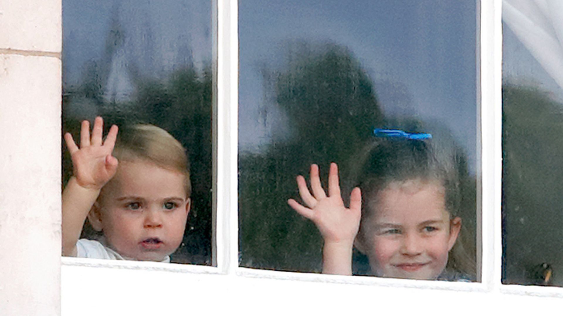 princess charlotte and prince louis waving