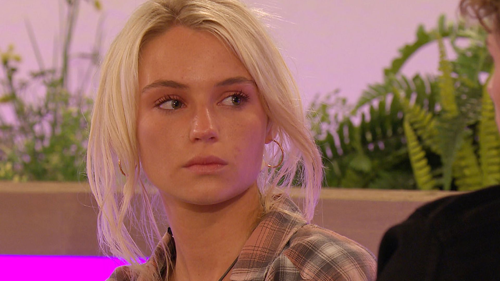 Fans Arent Happy With Joes Treatment Of Lucie In Love Island Hello