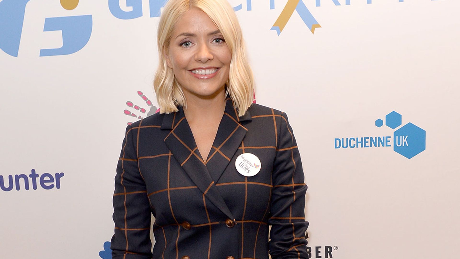 holly willoughby suit