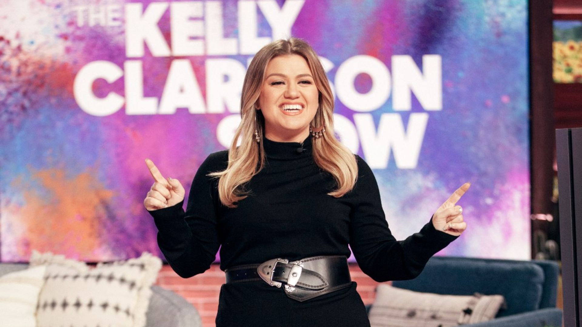 kelly clarkson missing from show