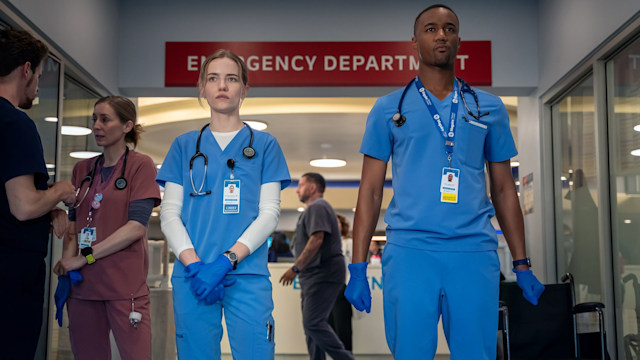 Willa Fitzgerald as Danny Simms and Jessie T. Usher as Sam Elijah in Pulse
