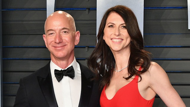 Jeff Bezos (L) and MacKenzie Bezos attend the 2018 Vanity Fair Oscar Party hosted by Radhika Jones at Wallis Annenberg Center for the Performing Arts on March 4, 2018 in Beverly Hills, California