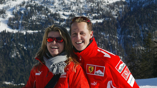 German Formula 1 driver Michael Schumacher poses with his wife Corinna, in the winter resort of Madonna di Campiglio, in the Dolomites area, Northern Italy, 11 January 2005. Schumacher takes part in the traditionnal Ferrari winter meeting with the press. 