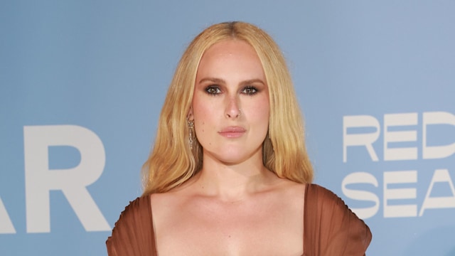 Rumer wore bold siren-like makeup