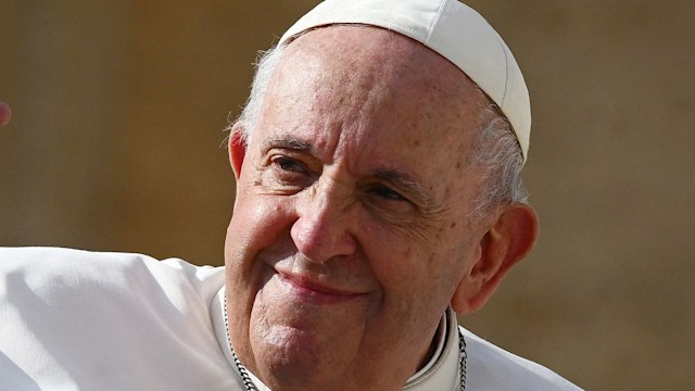 pope francis at st peter's square waving