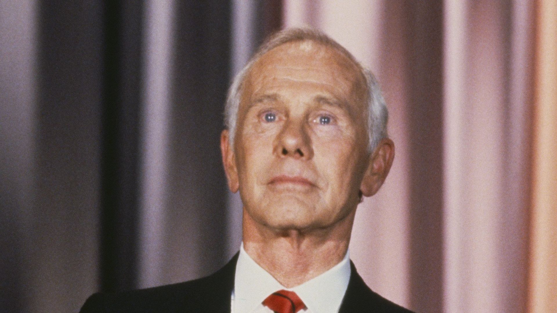 THE TONIGHT SHOW STARRING JOHNNY CARSON -- "Final Show" Air Date 05/22/1992 -- Pictured: Host Johnny Carson