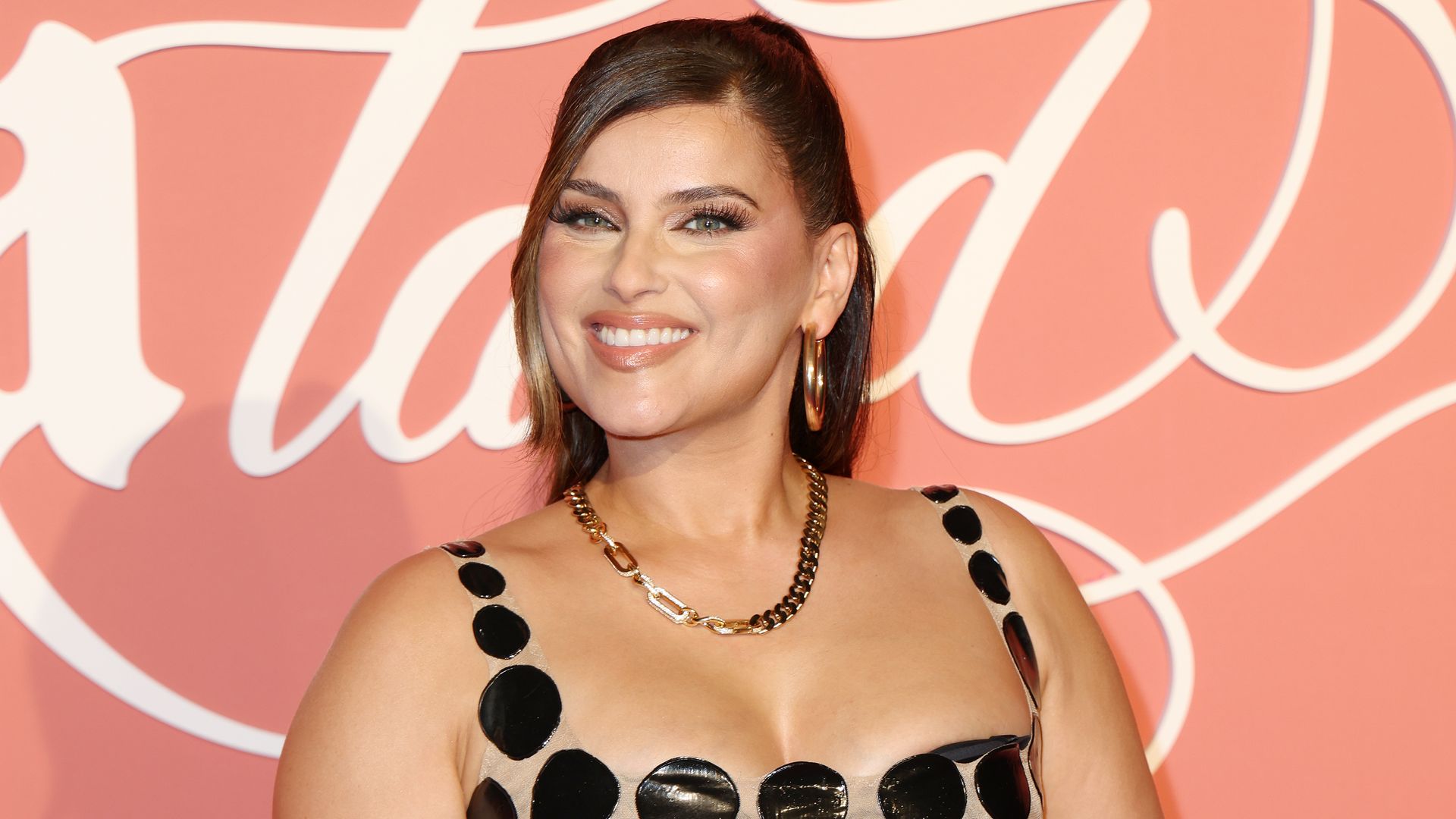 Nelly Furtado highlights show-stopping curves in optical illusion dress that needs to be seen