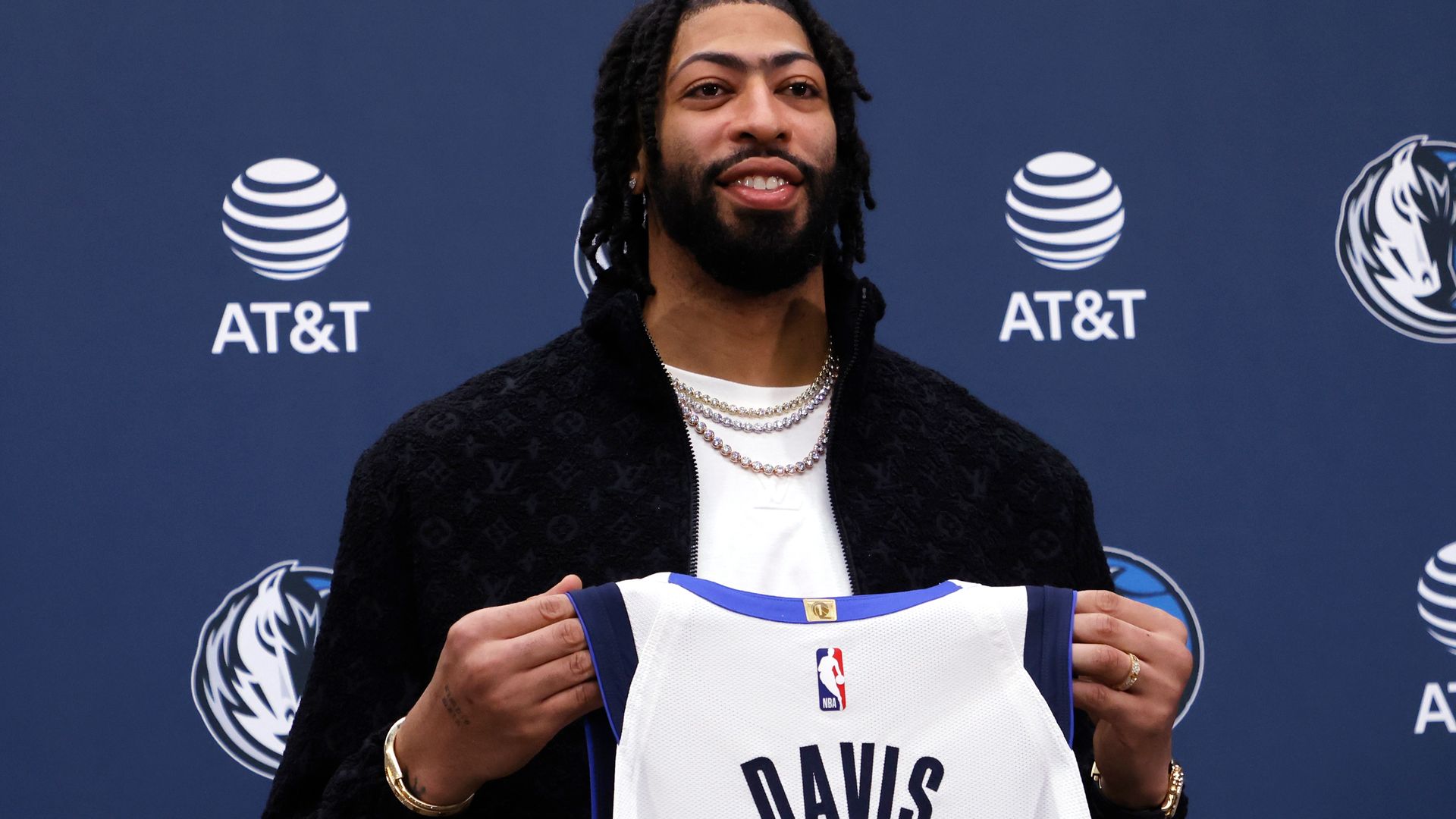 DALLAS, TEXAS - FEBRUARY 7:  Anthony Davis is introduced at the Dallas Mavericks Practice Facility on February 7, 2025 in Dallas, Texas. NOTE TO USER: User expressly acknowledges and agrees that, by downloading and or using this photograph, User is consenting to the terms and conditions of the Getty Images License Agreement. (Photo by Ron Jenkins/Getty Images)