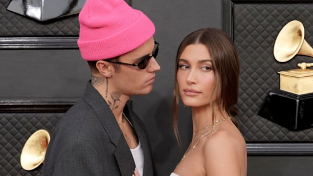 hailey bieber justin grammys red carpet outfits