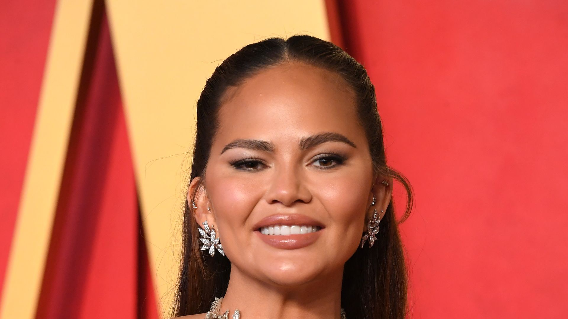 BEVERLY HILLS, CALIFORNIA - MARCH 10: Chrissy Teigen arrives at the 2024 Vanity Fair Oscar Party Hosted By Radhika Jones at Wallis Annenberg Center for the Performing Arts on March 10, 2024 in Beverly Hills, California. (Photo by Steve Granitz/FilmMagic)