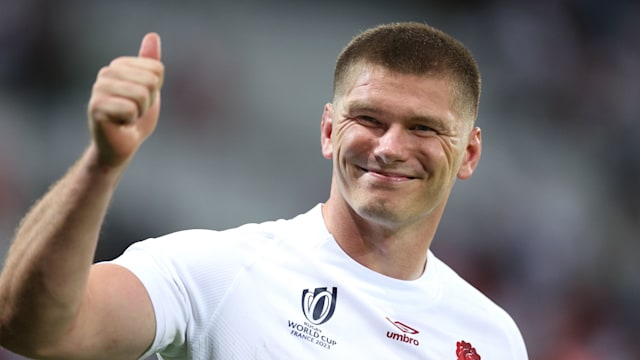 Owen Farrell giving a thumbs up to spectators