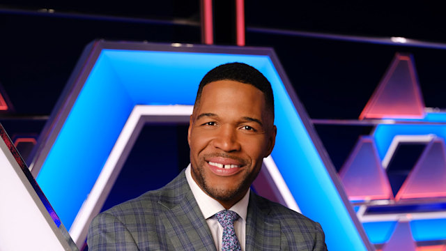 MICHAEL STRAHAN POSES ON THE $100K PYRAMID SET