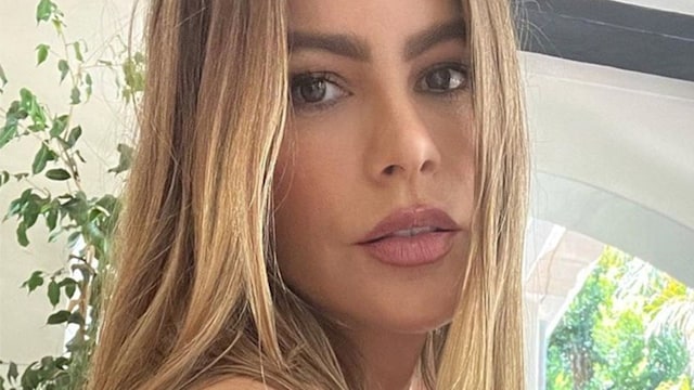 sofia vergara sets hearts racing in stunning string bikini 