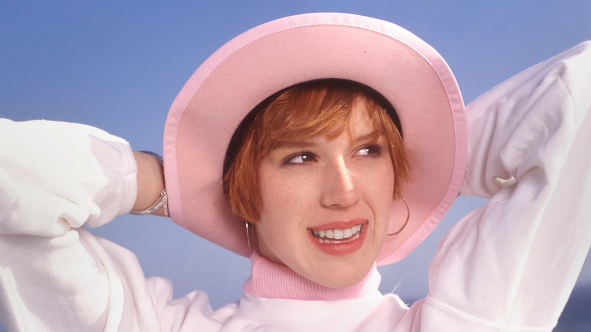 ’80s it girl shares ageless selfie as fans all say the same thing