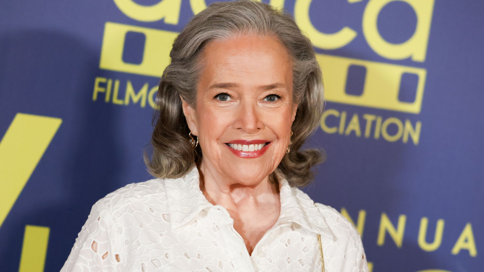 photo of kathy bates in white dress 