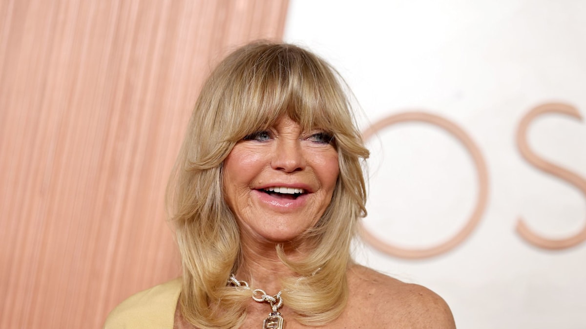 Goldie Hawn's famous kids and grandkids all reunite for sun-soaked beach getaway — photos