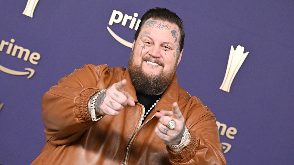 Jelly Roll showcases weight loss transformation after dropping over 200lbs at 2024 ACM Awards