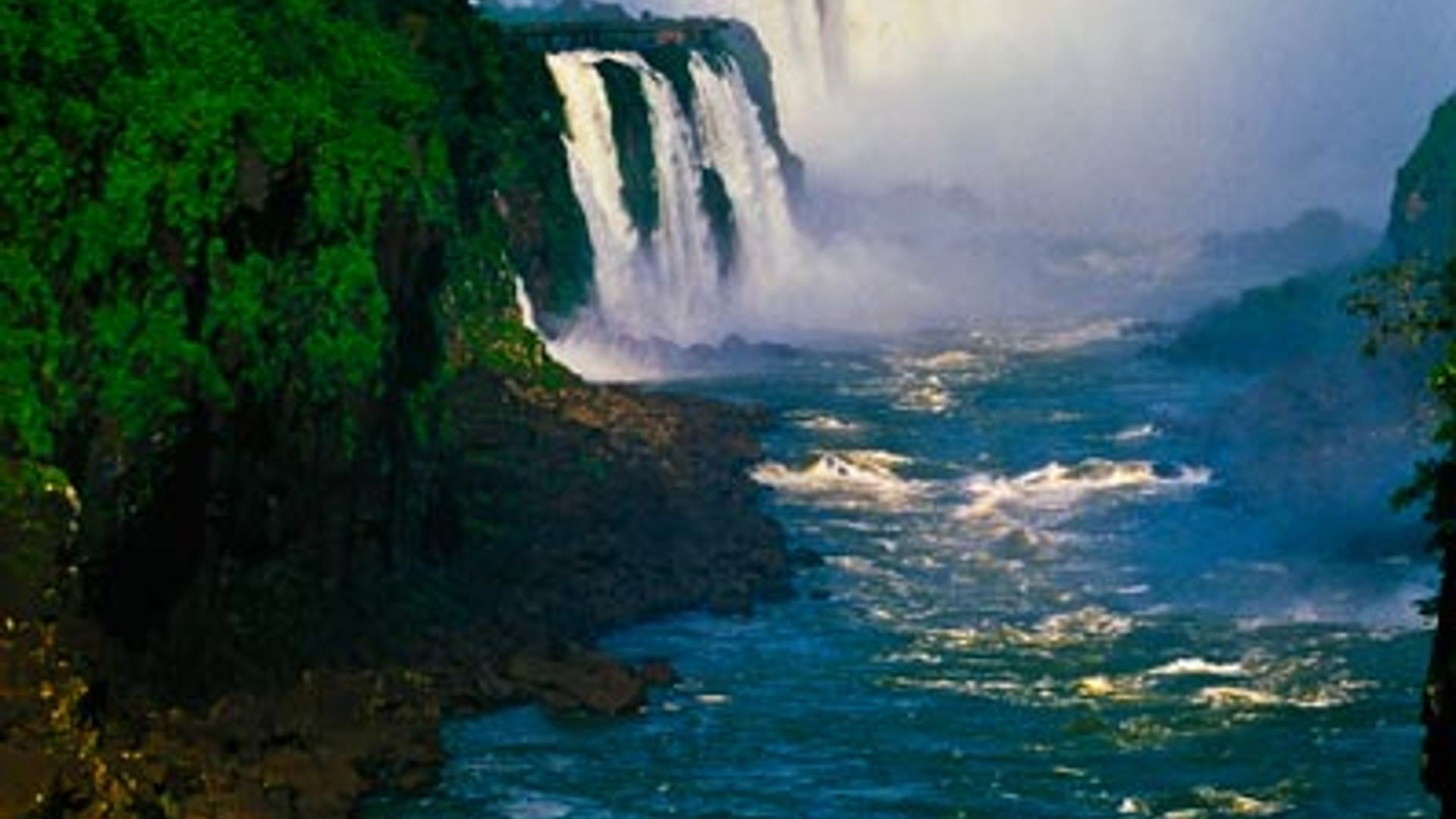 Foz do Iguaçu in Brazil and Argentina / Nature lover's paradise