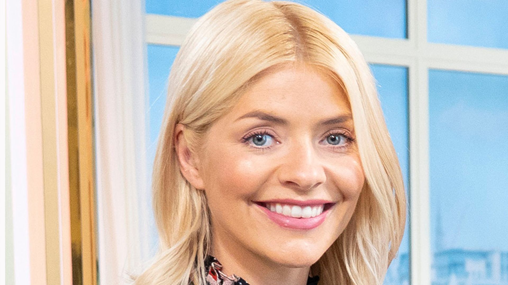 holly willoughby black top celebrity juice