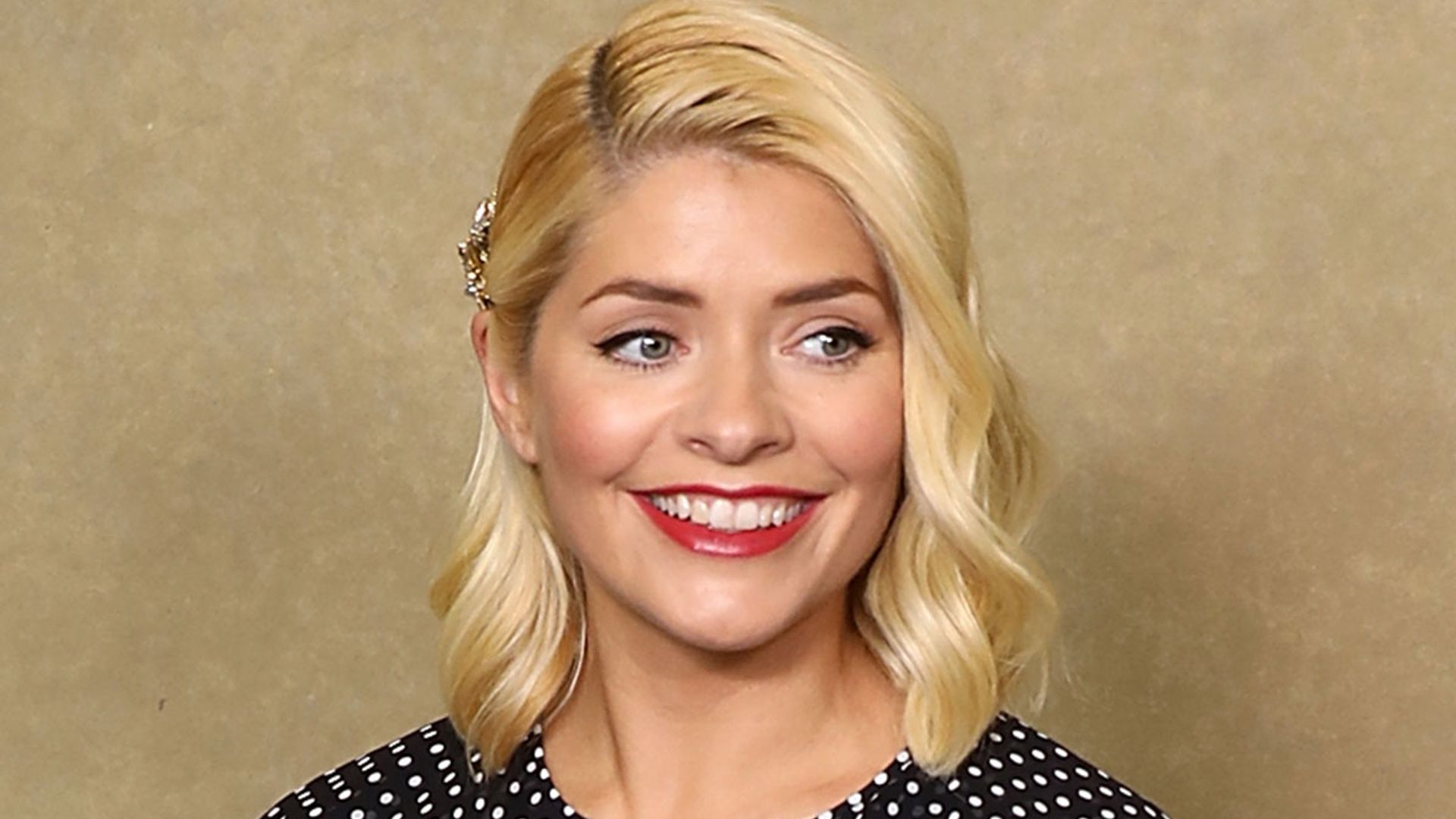 holly willoughby red lipstick