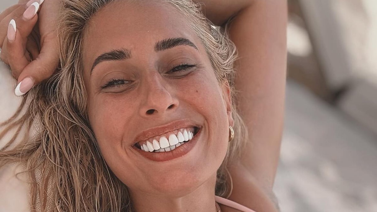 Stacey Solomon is the ultimate Bond girl in slinky swimsuit as she holidays without Joe Swash
