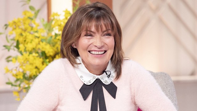 lorraine kelly 1t