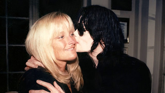 Debbie Rowe and Michael Jackson kiss at a private event held at L'Orangerie December 17, 1998 in Los Angeles