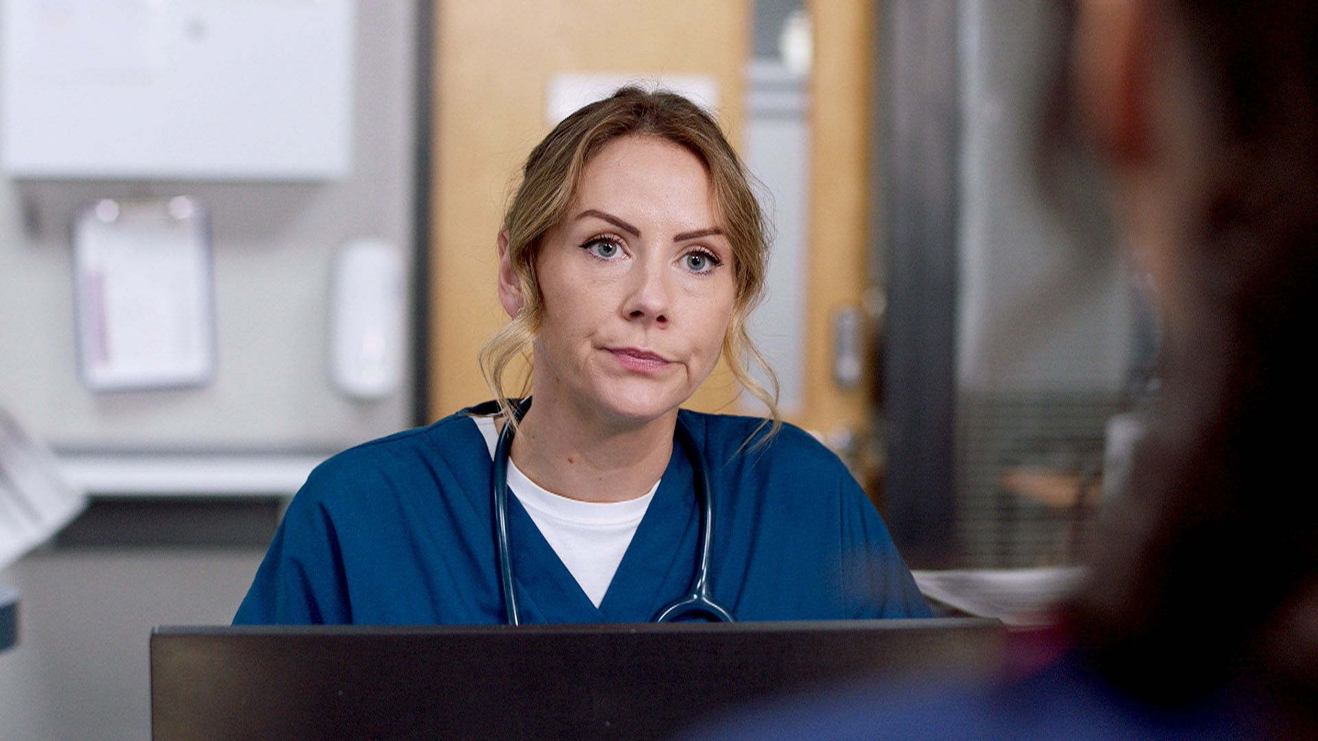 Elinor Lawless dans une image fixe de Casualty