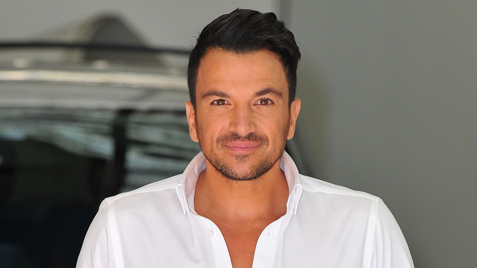 Peter Andre wows fans with muscly shirtless bed photo on Father's Day ...