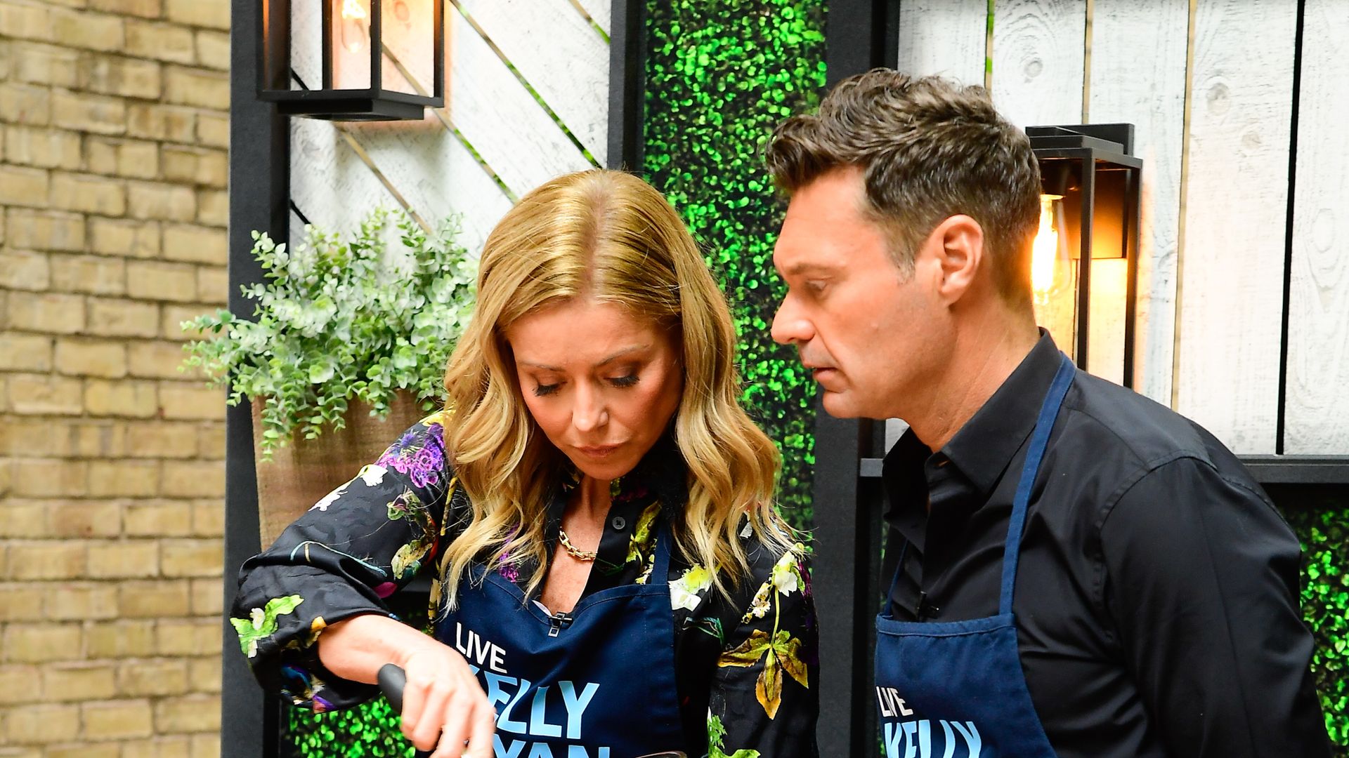 Kelly Ripa and Ryan Seacrest cook on Live with Kelly and Ryan in 2022