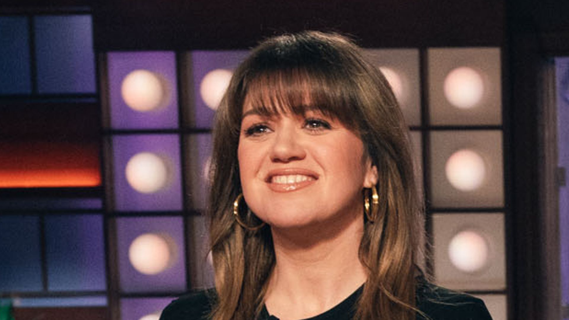 See Kelly Clarkson finally return to her talk show after unexplained break