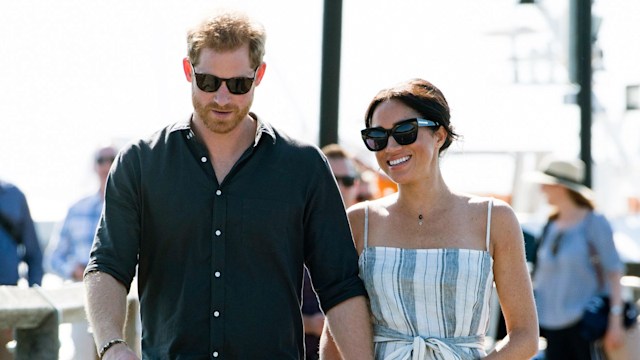 FRASER ISLAND, QUEENSLAND - OCTOBER 22:  (NO UK SALES FOR 28 DAYS) Prince Harry, Duke of Sussex and Meghan, Duchess of Sussex visit Kingfisher Bay Resort on October 22, 2018 in Fraser Island, Australia. The Duke and Duchess of Sussex are on their official 16-day Autumn tour visiting cities in Australia, Fiji, Tonga and New Zealand.  (Photo by Pool/Samir Hussein/WireImage)