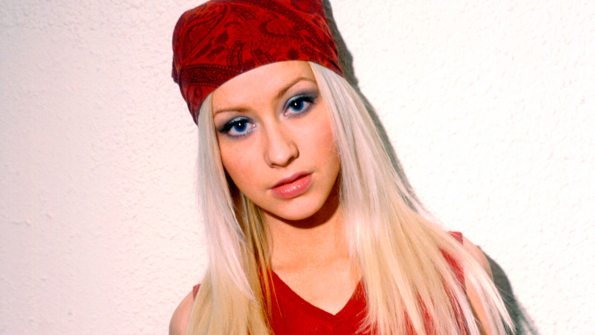 UNSPECIFIED - CIRCA 2000:  Photo of Christina AGUILERA  (Photo by Michel Linssen/Redferns)