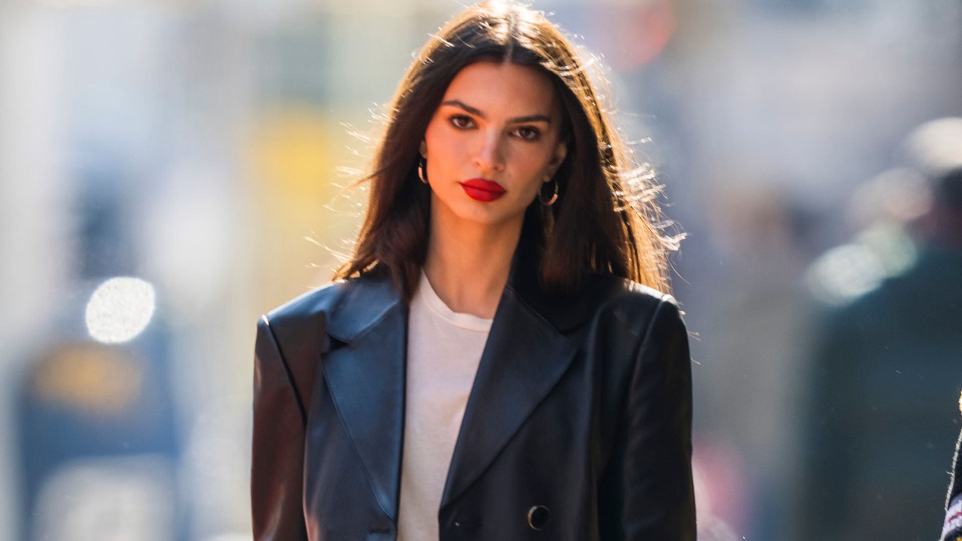 Emily Ratajkowski in jeans