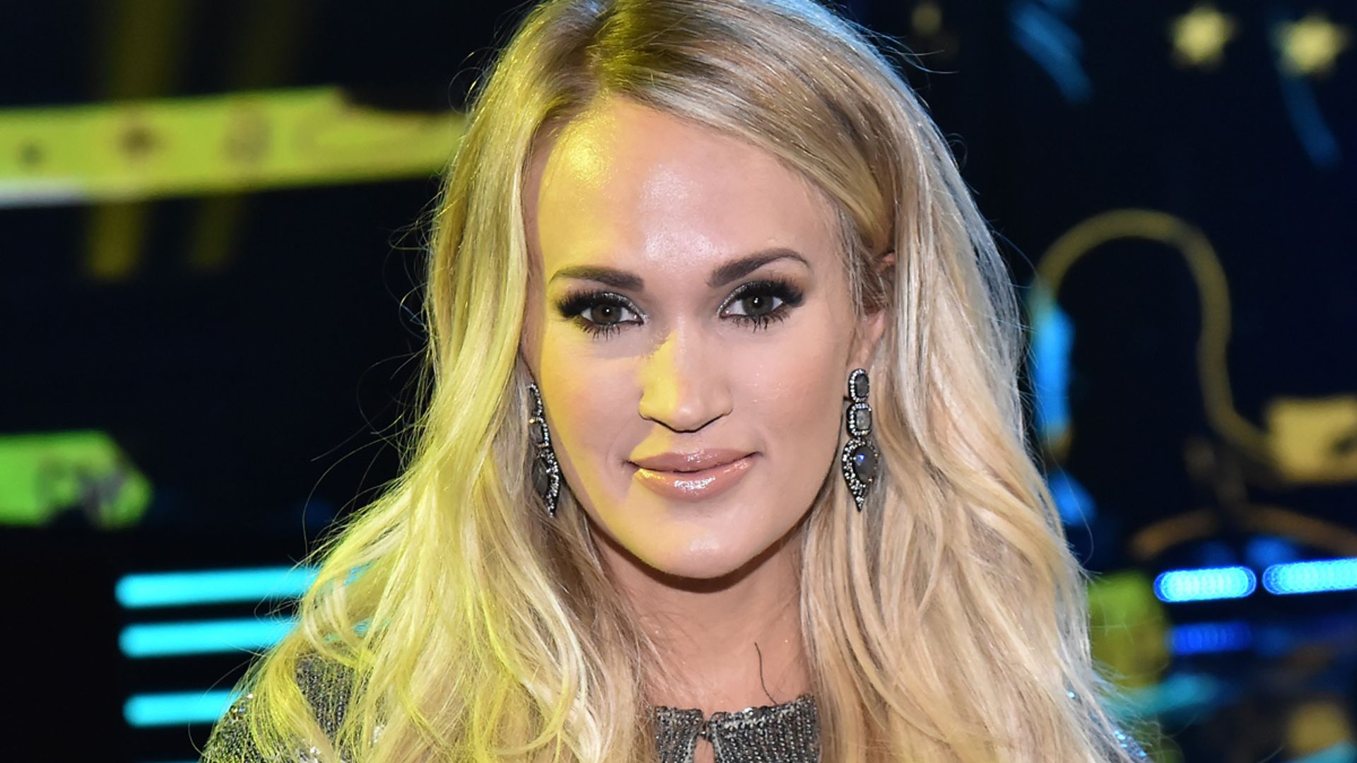 Popoholic » Blog Archive » Carrie Underwood's Wicked Little Legs In  Skin-Tight Jeans? Yes Please!