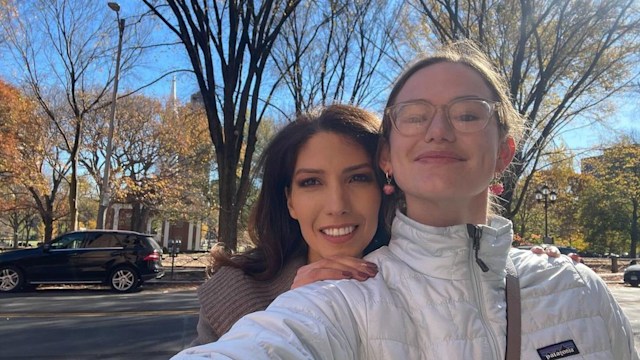 Jennifer Garner's daughter Violet at Yale with Jennifer Lopez's sister Lynda Lopez 