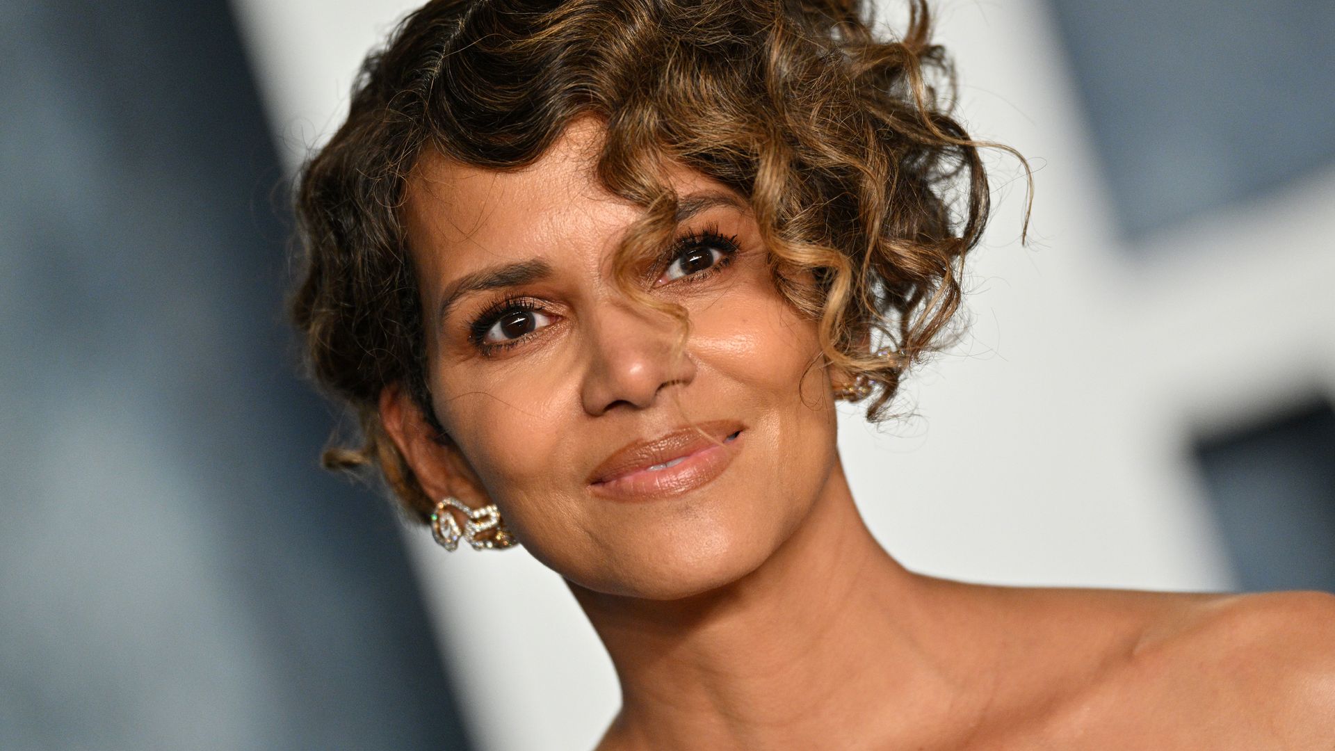 Halle Berry 56 Gets Emotional About Menopause Sexuality In Candid Essay Hello 9847